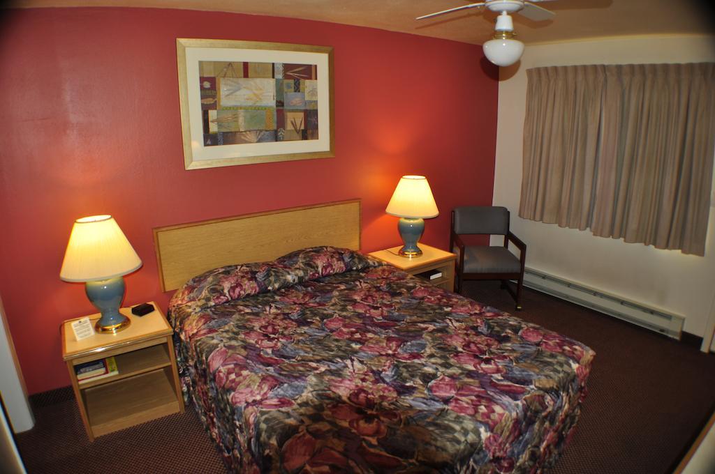 Uptown Inn Порт Анджелес Екстериор снимка